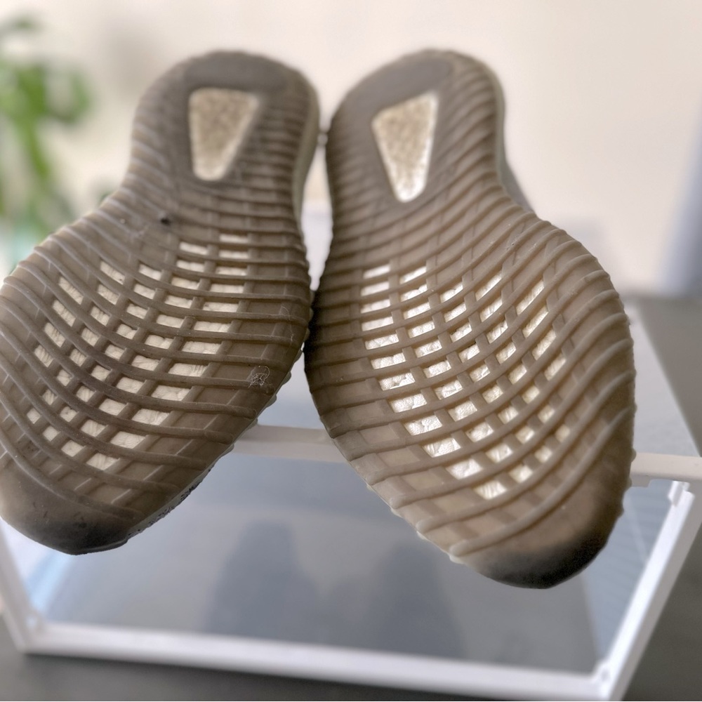 Yeezy Boost 350 V2 | Adidas - Picture 8 of 9